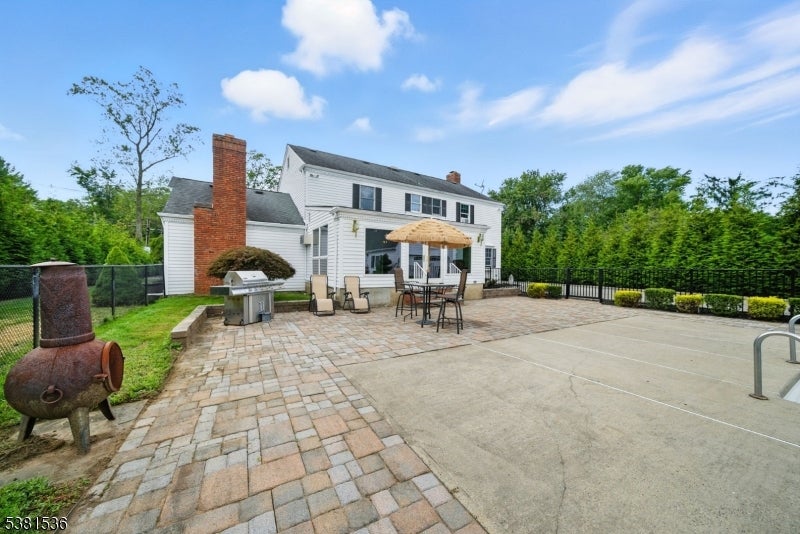 Boonton Twp., New Jersey, 07005, United States, 4 Bedrooms Bedrooms, ,3 BathroomsBathrooms,Residential,Active,1945441