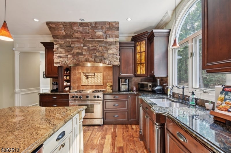 Warren Twp., New Jersey, 07059, United States, 5 Bedrooms Bedrooms, ,4 BathroomsBathrooms,Residential,Active,1945488