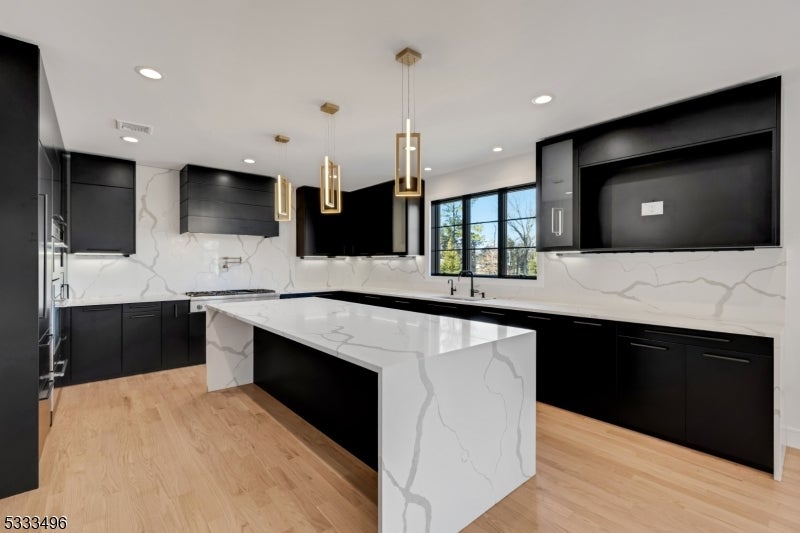 Bridgewater Twp., New Jersey, 08836, United States, ,6 BathroomsBathrooms,Residential,Active,1703973