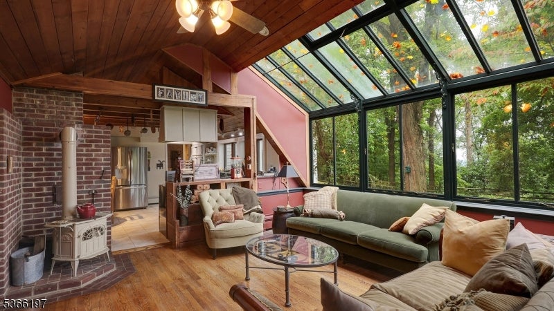 Watchung Boro, New Jersey, 07069, United States, 5 Bedrooms Bedrooms, ,4 BathroomsBathrooms,Residential,Active,1962192