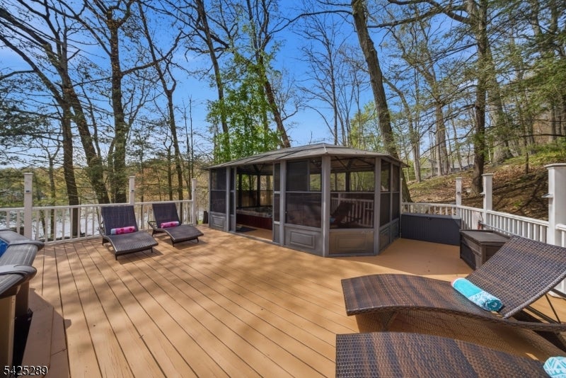 Hopatcong Boro, New Jersey, 07843, United States, 3 Bedrooms Bedrooms, ,2 BathroomsBathrooms,Residential,Active,2043452