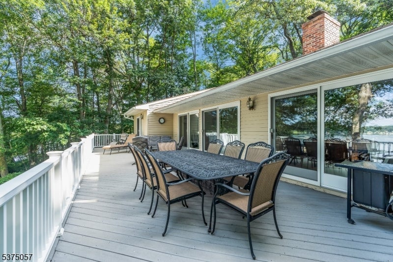 Jefferson Twp., New Jersey, 07849, United States, 5 Bedrooms Bedrooms, ,2 BathroomsBathrooms,Residential,Active,1905354