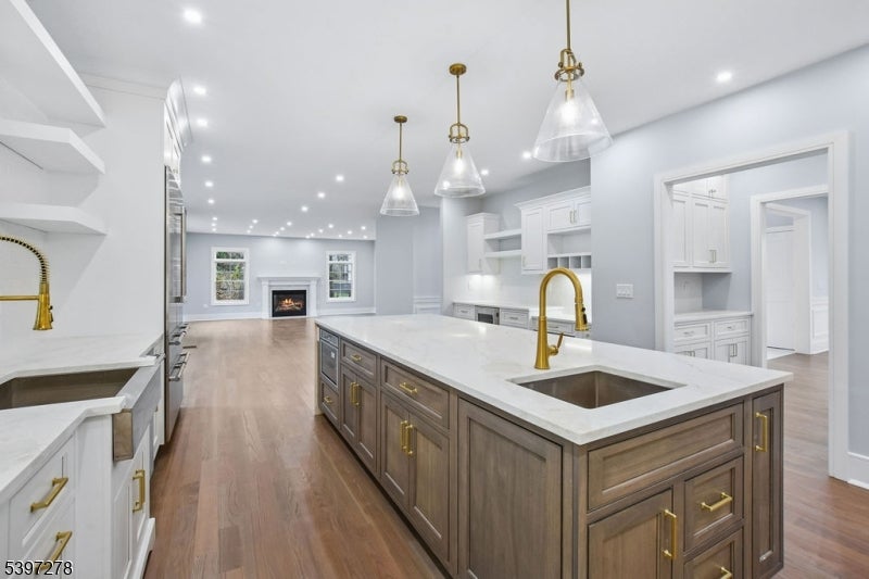 Livingston Twp., New Jersey, 07039, United States, 6 Bedrooms Bedrooms, ,6 BathroomsBathrooms,Residential,Active,2045758