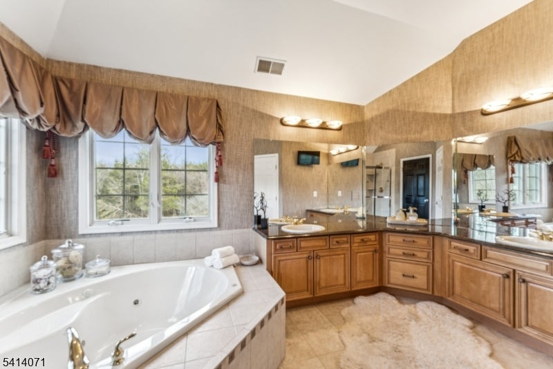 Branchburg Twp., New Jersey, 08876, United States, 5 Bedrooms Bedrooms, ,5 BathroomsBathrooms,Residential,Active,2028531