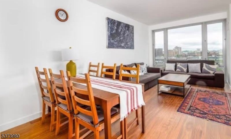 Jersey City, New Jersey, 07310, United States, 2 Bedrooms Bedrooms, ,3 BathroomsBathrooms,Residential,Active,1945487