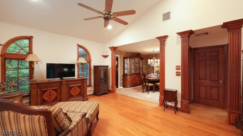 Watchung Boro, New Jersey, 07069, United States, 5 Bedrooms Bedrooms, ,4 BathroomsBathrooms,Residential,Active,1952610