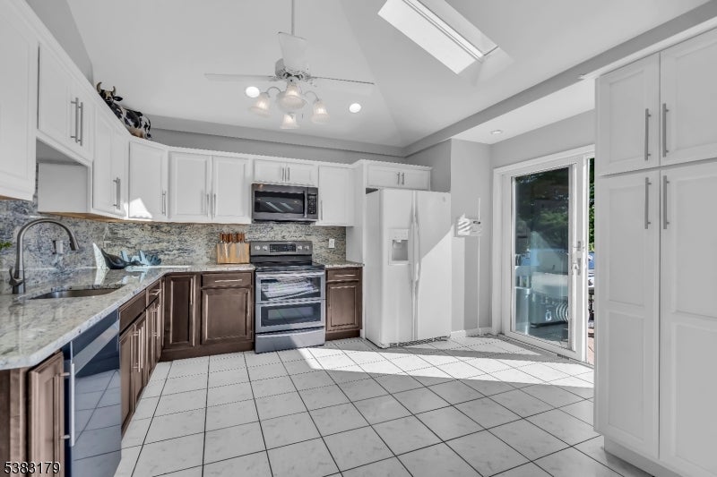 Hopatcong Boro, New Jersey, 07843, United States, 3 Bedrooms Bedrooms, ,2 BathroomsBathrooms,Residential,Active,1946536