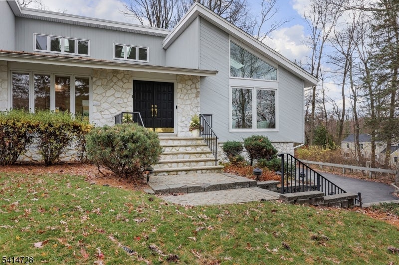 Denville Twp., New Jersey, 07834, United States, 6 Bedrooms Bedrooms, ,5 BathroomsBathrooms,Residential,Active,2026325