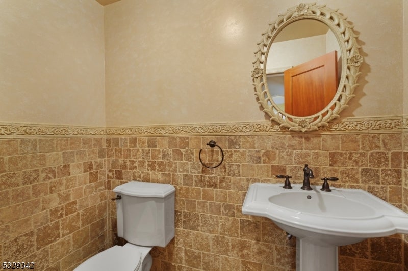 Washington Twp., New Jersey, 07853, United States, 3 Bedrooms Bedrooms, ,3 BathroomsBathrooms,Residential,Active,1964272