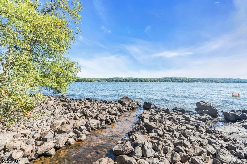 Hopatcong Boro, New Jersey, 07843, United States, 3 Bedrooms Bedrooms, ,2 BathroomsBathrooms,Residential,Active,1952050