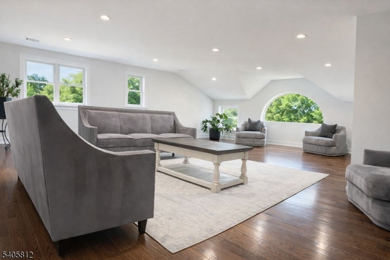 Warren Twp., New Jersey, 07059, United States, 4 Bedrooms Bedrooms, ,3 BathroomsBathrooms,Residential,Active,2012466