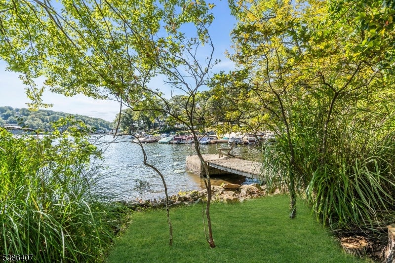 Hopatcong Boro, New Jersey, 07843, United States, 3 Bedrooms Bedrooms, ,2 BathroomsBathrooms,Residential,Active,1952050