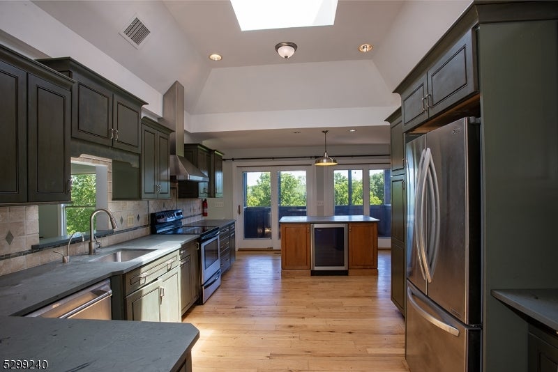 Lafayette Twp., New Jersey, 07848, United States, ,5 BathroomsBathrooms,Residential,Active,1702620