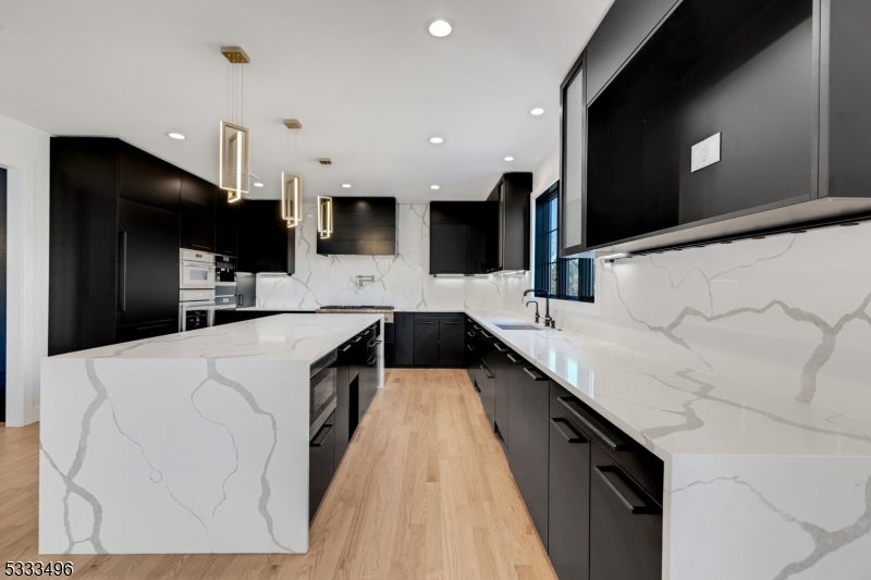 Bridgewater Twp., New Jersey, 08836, United States, ,6 BathroomsBathrooms,Residential,Active,1703973