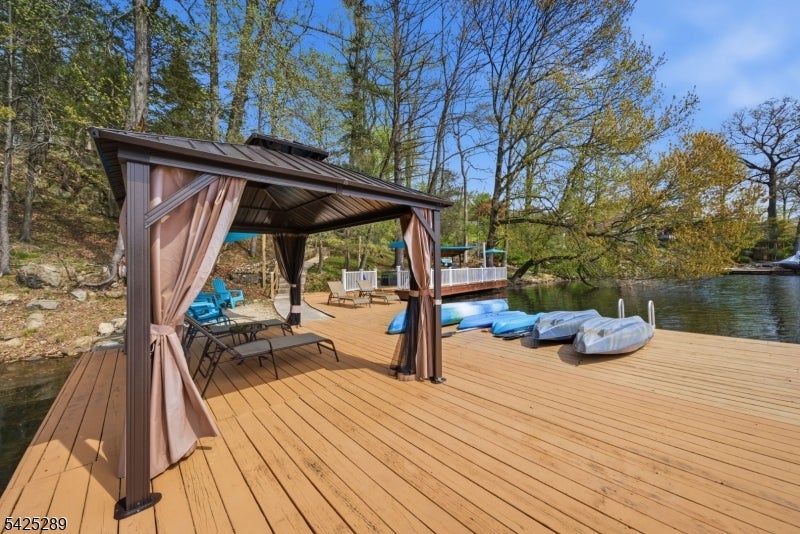 Hopatcong Boro, New Jersey, 07843, United States, 3 Bedrooms Bedrooms, ,2 BathroomsBathrooms,Residential,Active,2043452