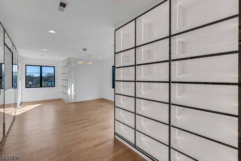 Bridgewater Twp., New Jersey, 08836, United States, ,6 BathroomsBathrooms,Residential,Active,1703973