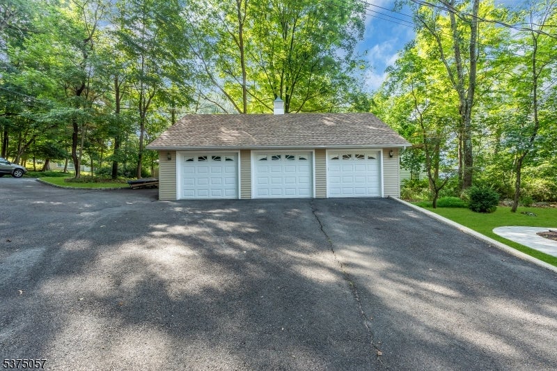 Jefferson Twp., New Jersey, 07849, United States, 5 Bedrooms Bedrooms, ,2 BathroomsBathrooms,Residential,Active,1905354