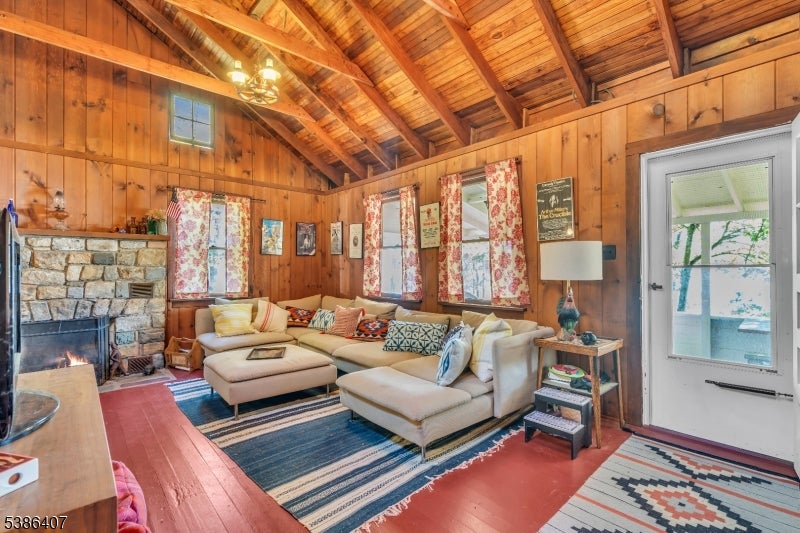 Hopatcong Boro, New Jersey, 07843, United States, 3 Bedrooms Bedrooms, ,2 BathroomsBathrooms,Residential,Active,1952050