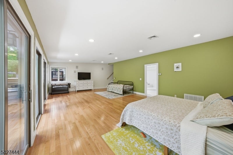 Boonton Twp., New Jersey, 07005, United States, 4 Bedrooms Bedrooms, ,3 BathroomsBathrooms,Residential,Active,2052013