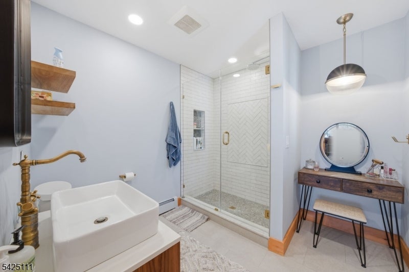 Hopatcong Boro, New Jersey, 07843, United States, 3 Bedrooms Bedrooms, ,4 BathroomsBathrooms,Residential,Active,2043433
