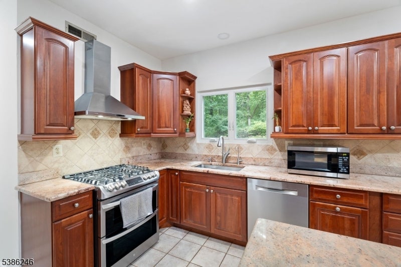Franklin Twp., New Jersey, 08540, United States, 4 Bedrooms Bedrooms, ,3 BathroomsBathrooms,Residential,Active,1953016
