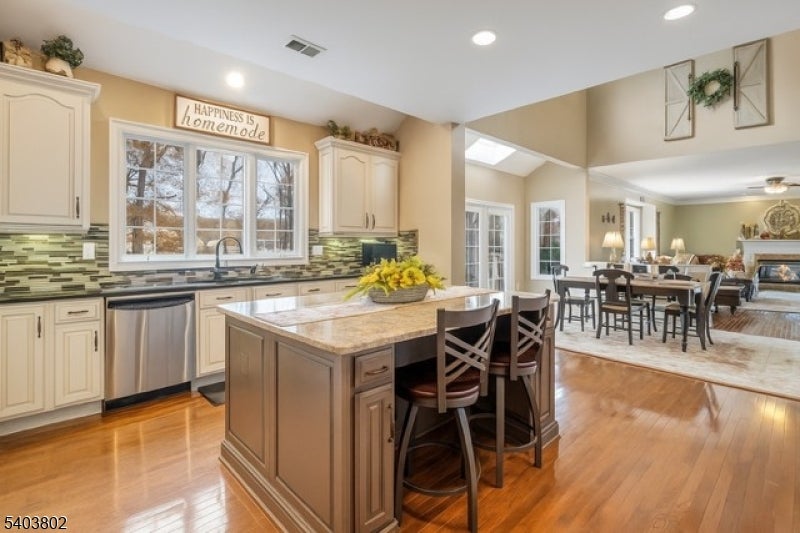 Mount Olive Twp., New Jersey, 07836, United States, 5 Bedrooms Bedrooms, ,5 BathroomsBathrooms,Residential,Active,2009155