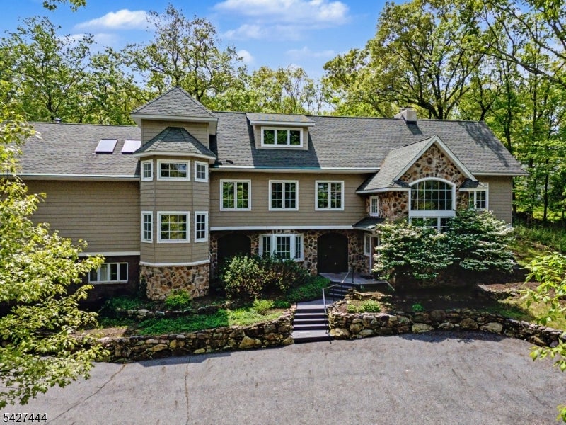 Boonton Twp., New Jersey, 07005, United States, 4 Bedrooms Bedrooms, ,3 BathroomsBathrooms,Residential,Active,2052013