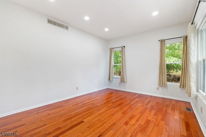 Franklin Twp., New Jersey, 08540, United States, 4 Bedrooms Bedrooms, ,3 BathroomsBathrooms,Residential,Active,1953016