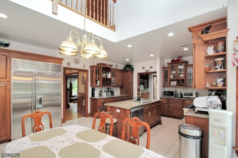 Blairstown Twp., New Jersey, 07832, United States, 6 Bedrooms Bedrooms, ,3 BathroomsBathrooms,Residential,Active,1988731