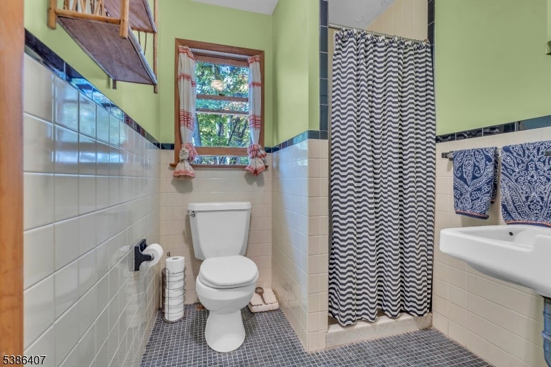 Hopatcong Boro, New Jersey, 07843, United States, 3 Bedrooms Bedrooms, ,2 BathroomsBathrooms,Residential,Active,1952050