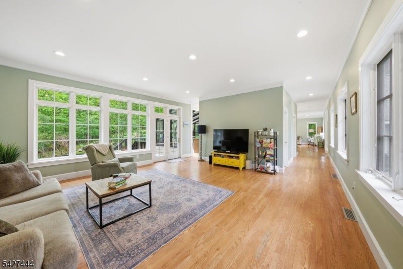 Boonton Twp., New Jersey, 07005, United States, 4 Bedrooms Bedrooms, ,3 BathroomsBathrooms,Residential,Active,2052013