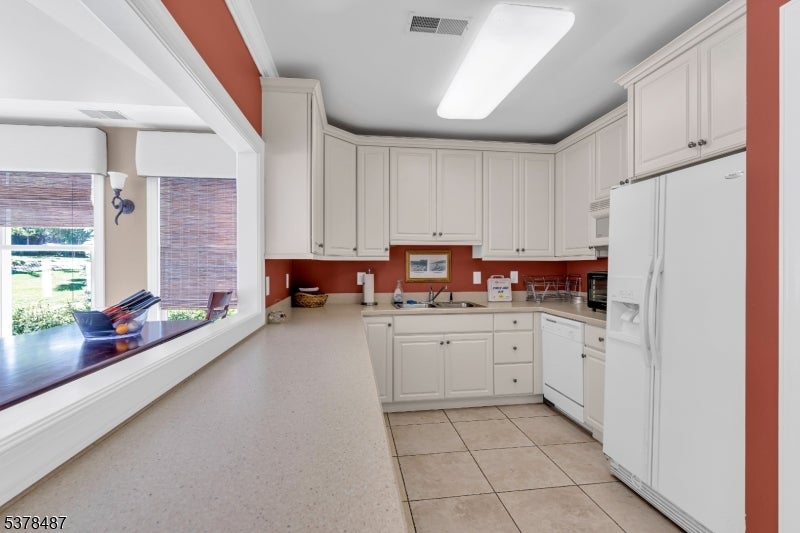 Mount Arlington Boro, New Jersey, 07856, United States, 3 Bedrooms Bedrooms, ,4 BathroomsBathrooms,Residential,Active,1914821