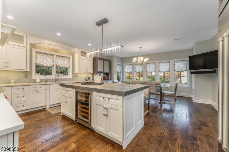 Peapack Gladstone Boro, New Jersey, 07934, United States, 4 Bedrooms Bedrooms, ,5 BathroomsBathrooms,Residential,Active,1996292