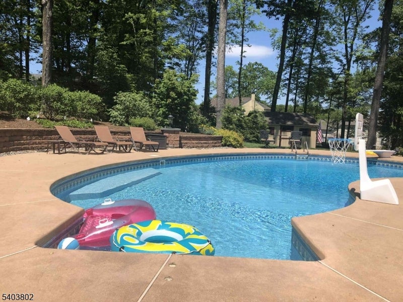 Mount Olive Twp., New Jersey, 07836, United States, 5 Bedrooms Bedrooms, ,5 BathroomsBathrooms,Residential,Active,2009155