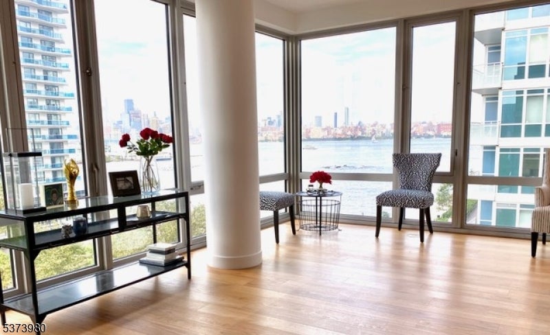 Jersey City, New Jersey, 07310, United States, 2 Bedrooms Bedrooms, ,3 BathroomsBathrooms,Residential,Active,1945487