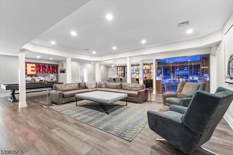 Peapack Gladstone Boro, New Jersey, 07934, United States, 4 Bedrooms Bedrooms, ,5 BathroomsBathrooms,Residential,Active,1996292