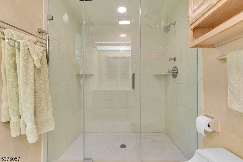 Jefferson Twp., New Jersey, 07849, United States, 5 Bedrooms Bedrooms, ,2 BathroomsBathrooms,Residential,Active,1905354
