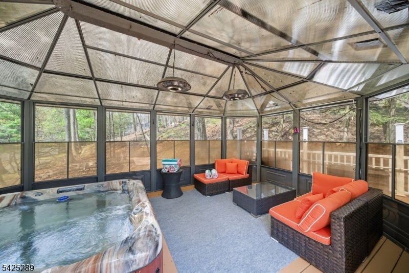 Hopatcong Boro, New Jersey, 07843, United States, 3 Bedrooms Bedrooms, ,2 BathroomsBathrooms,Residential,Active,2043452