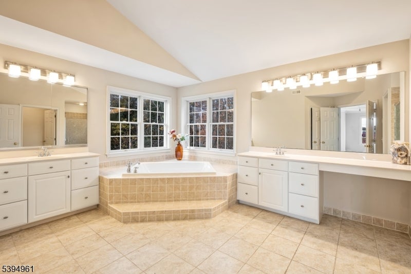 Mount Olive Twp., New Jersey, 07836, United States, 4 Bedrooms Bedrooms, ,4 BathroomsBathrooms,Residential,Active,1989757