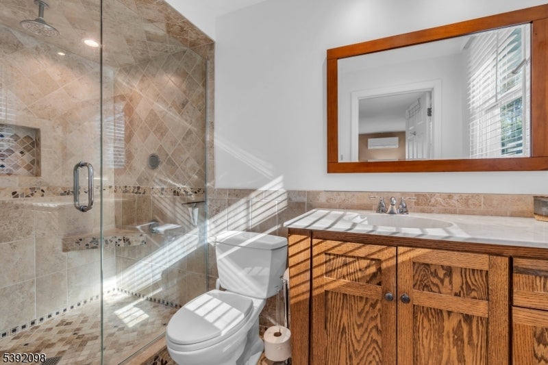 Jefferson Twp., New Jersey, 07849, United States, 4 Bedrooms Bedrooms, ,3 BathroomsBathrooms,Residential,Active,1969683