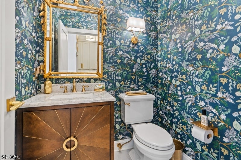 Roseland Boro, New Jersey, 07068, United States, 4 Bedrooms Bedrooms, ,4 BathroomsBathrooms,Residential,Active,2045395