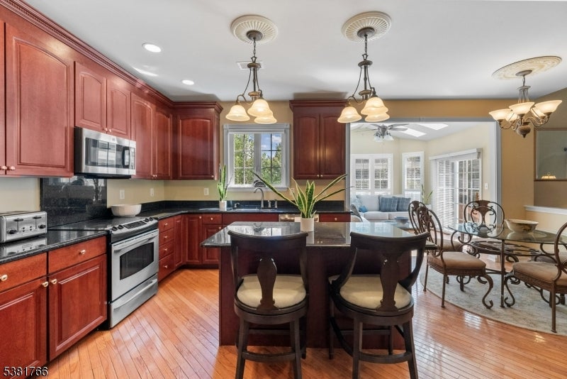 Franklin Twp., New Jersey, 08540, United States, 4 Bedrooms Bedrooms, ,3 BathroomsBathrooms,Residential,Active,1945520