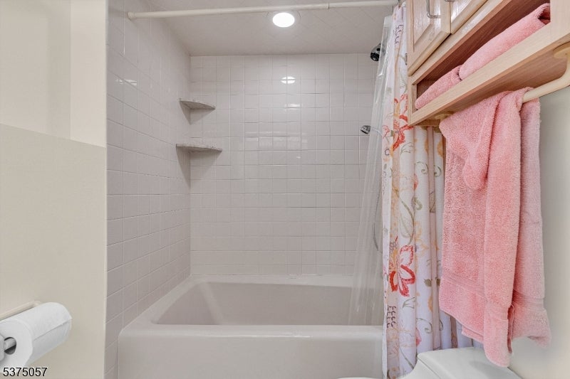 Jefferson Twp., New Jersey, 07849, United States, 5 Bedrooms Bedrooms, ,2 BathroomsBathrooms,Residential,Active,1905354
