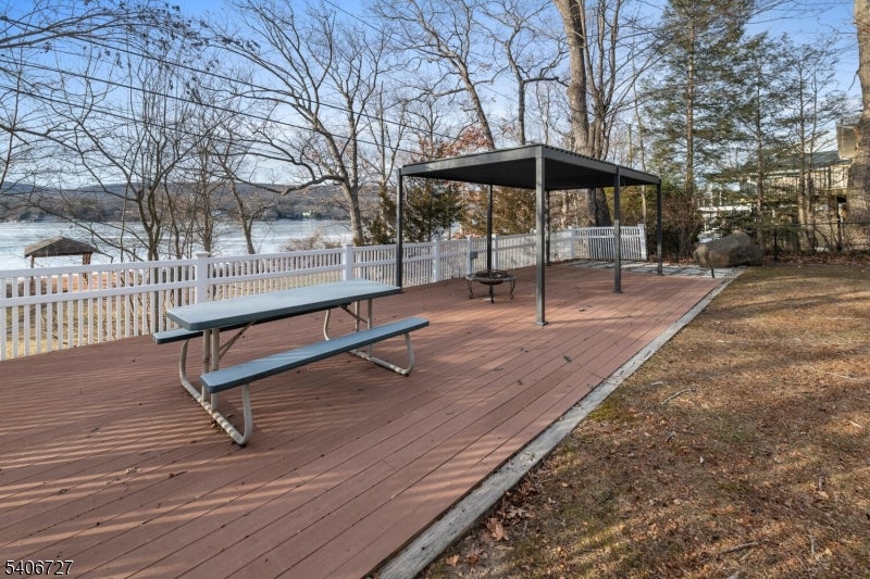 West Milford Twp., New Jersey, 07421, United States, 4 Bedrooms Bedrooms, ,4 BathroomsBathrooms,Residential,Active,2012909