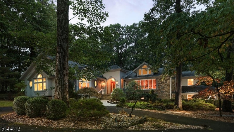 Watchung Boro, New Jersey, 07069, United States, 5 Bedrooms Bedrooms, ,4 BathroomsBathrooms,Residential,Active,1952610