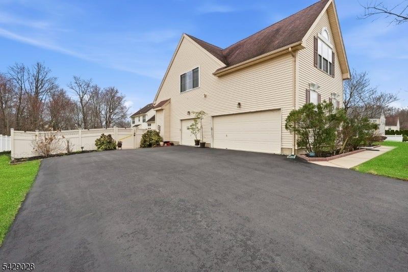 South Brunswick Twp., New Jersey, 08852, United States, 4 Bedrooms Bedrooms, ,3 BathroomsBathrooms,Residential,Active,2045401