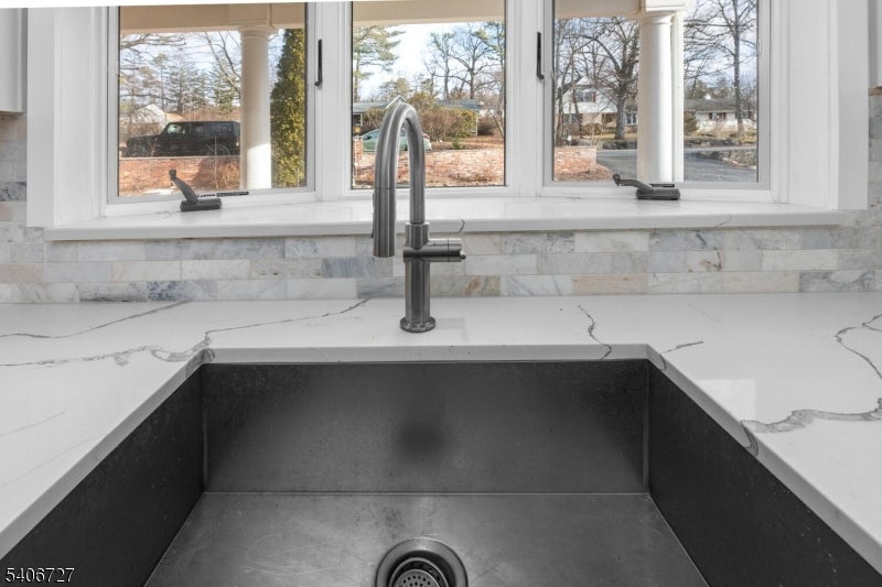 West Milford Twp., New Jersey, 07421, United States, 4 Bedrooms Bedrooms, ,4 BathroomsBathrooms,Residential,Active,2012909