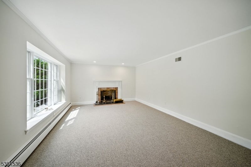 Boonton Twp., New Jersey, 07005, United States, 4 Bedrooms Bedrooms, ,3 BathroomsBathrooms,Residential,Active,1945441