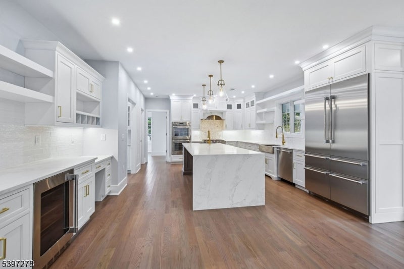 Livingston Twp., New Jersey, 07039, United States, 6 Bedrooms Bedrooms, ,6 BathroomsBathrooms,Residential,Active,1993679