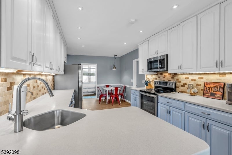 Jefferson Twp., New Jersey, 07849, United States, 4 Bedrooms Bedrooms, ,3 BathroomsBathrooms,Residential,Active,1969683